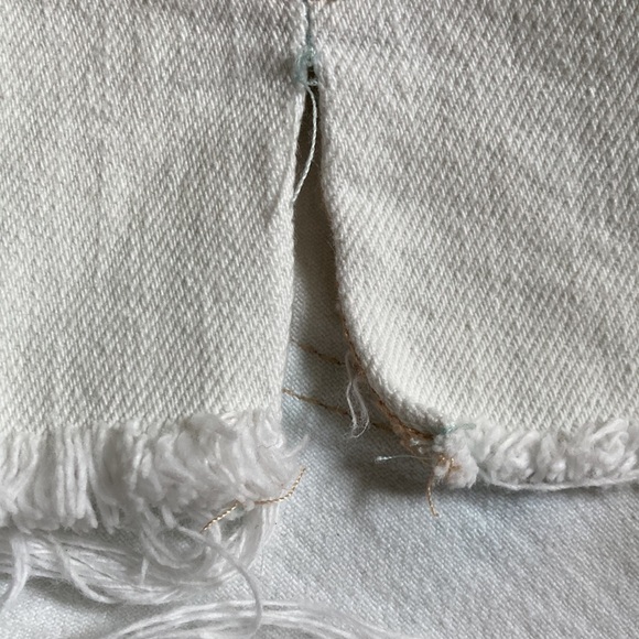 Gap high waisted white button fly stretch denim shorts. Size 27 - Picture 10 of 10
